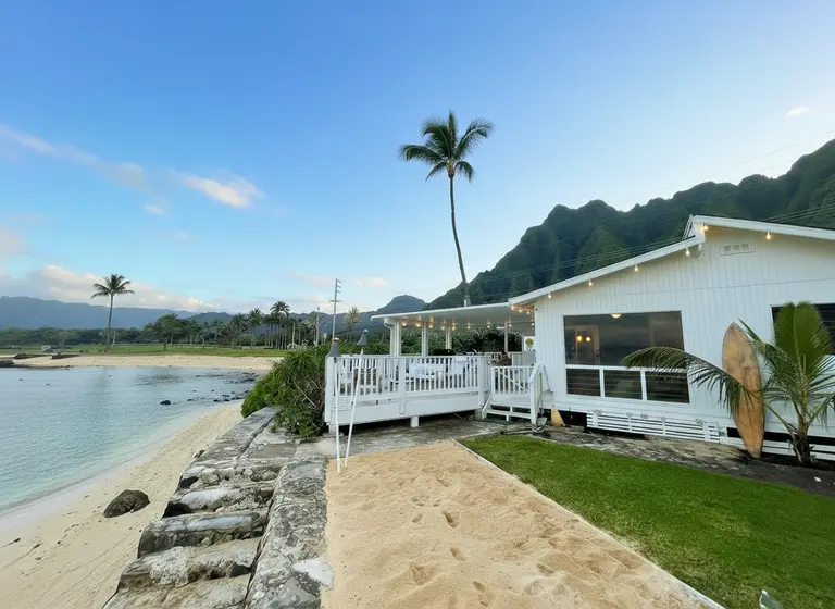 Beachfront Oahu Vacation Rental With Sandy Shoreline And Clear Water